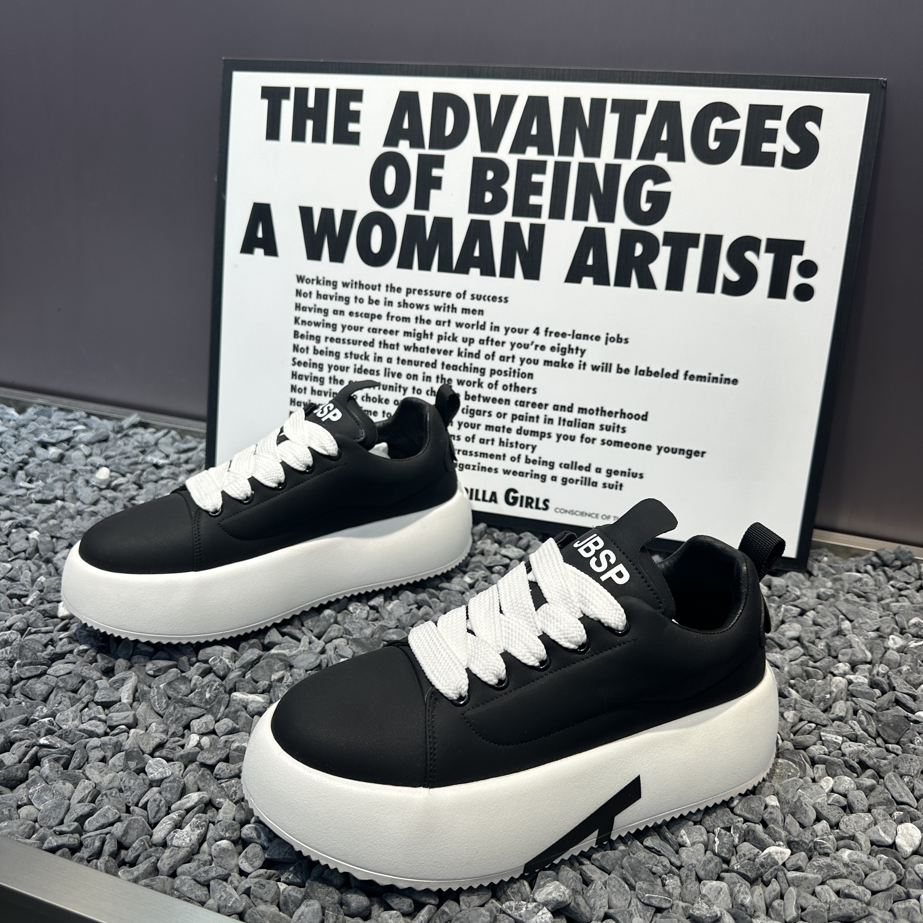 2025年秋季新款时尚个性百搭男鞋舒适软底增高厚底潮鞋休闲鞋