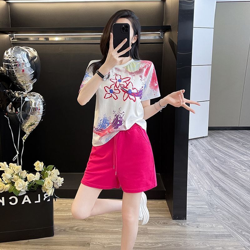 超好看夏季新款印花设计感运动套装短袖+短裤女时尚显瘦减龄穿搭