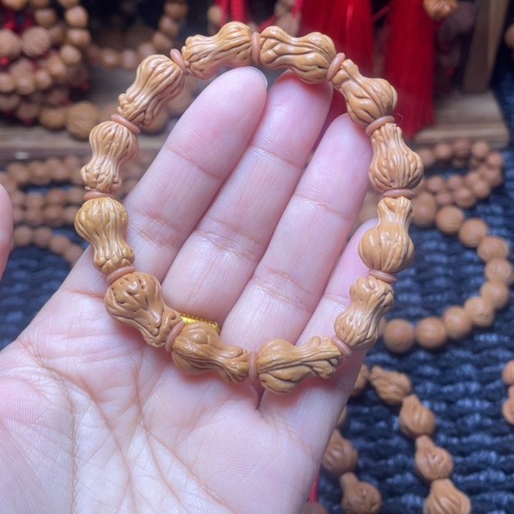 木质类龙纹桃枭挂件