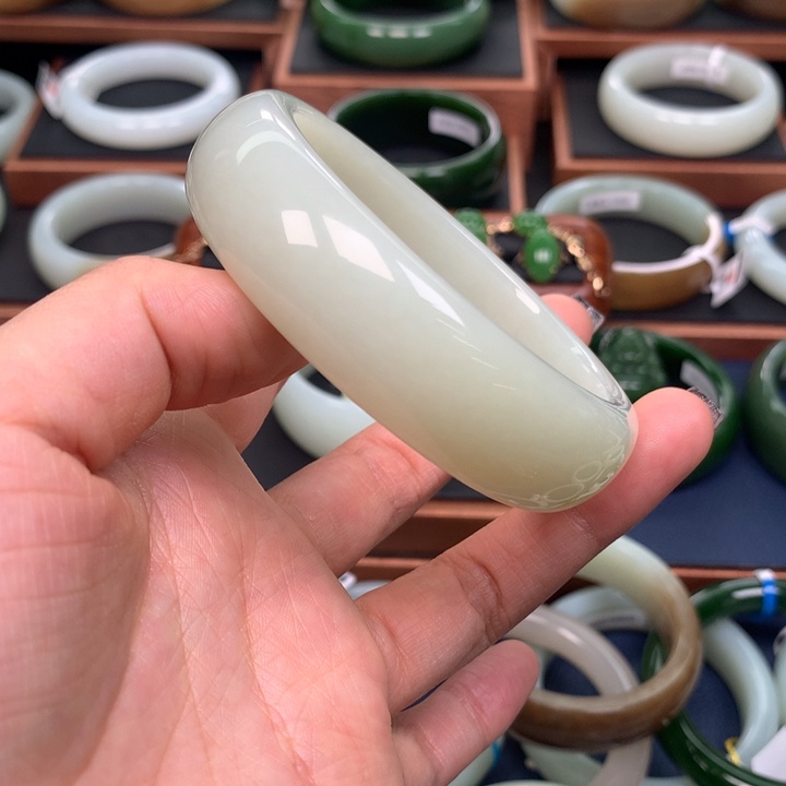 和田玉手镯6061圈口未镶嵌