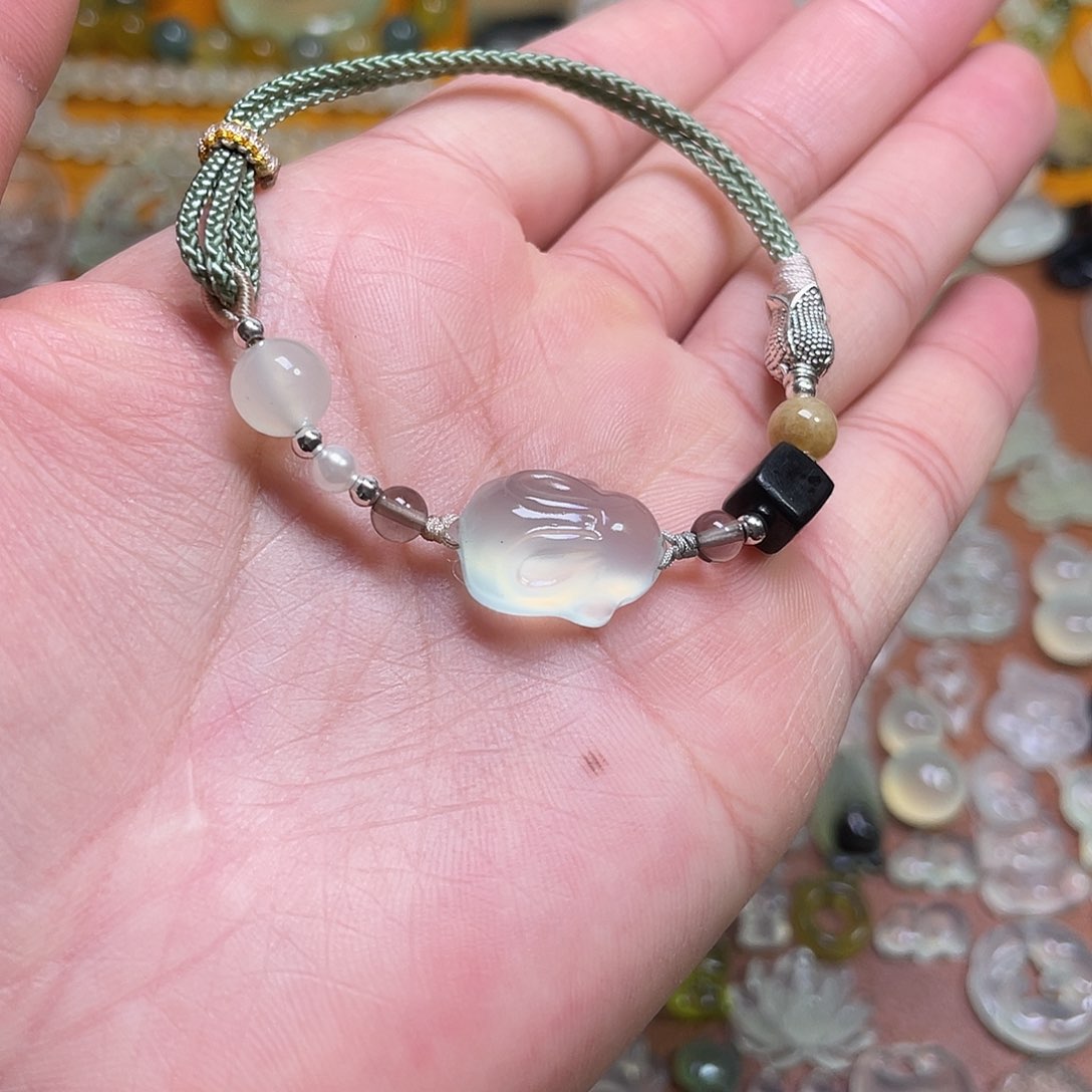 蛇纹石玉吊坠未镶嵌