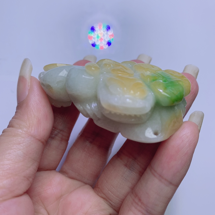 天然翡翠黄加绿貔貅吊坠一件