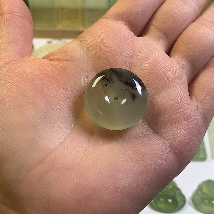 毛***香蛇纹石玉未镶嵌颈饰