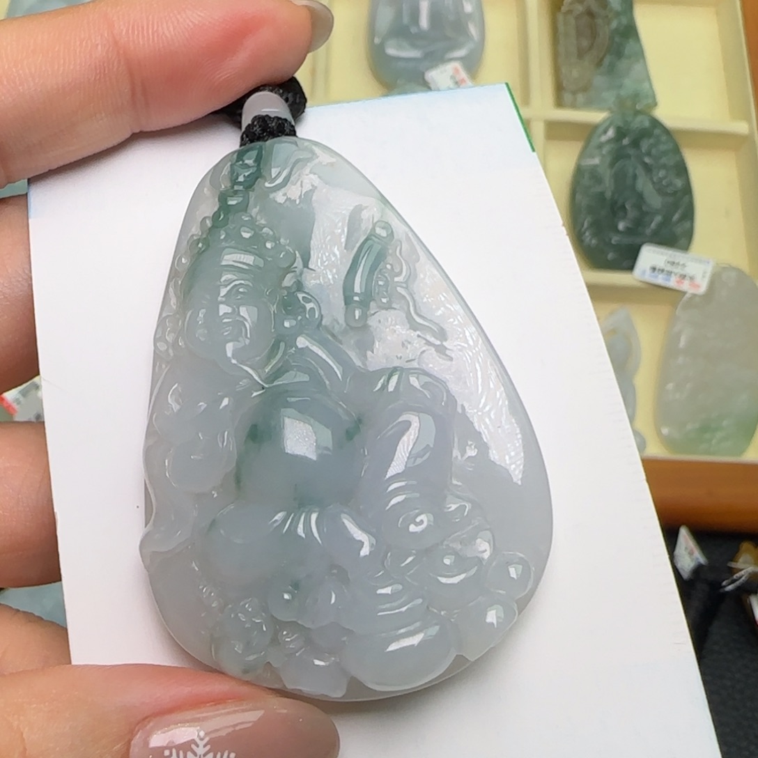 翡翠未镶嵌颈饰  