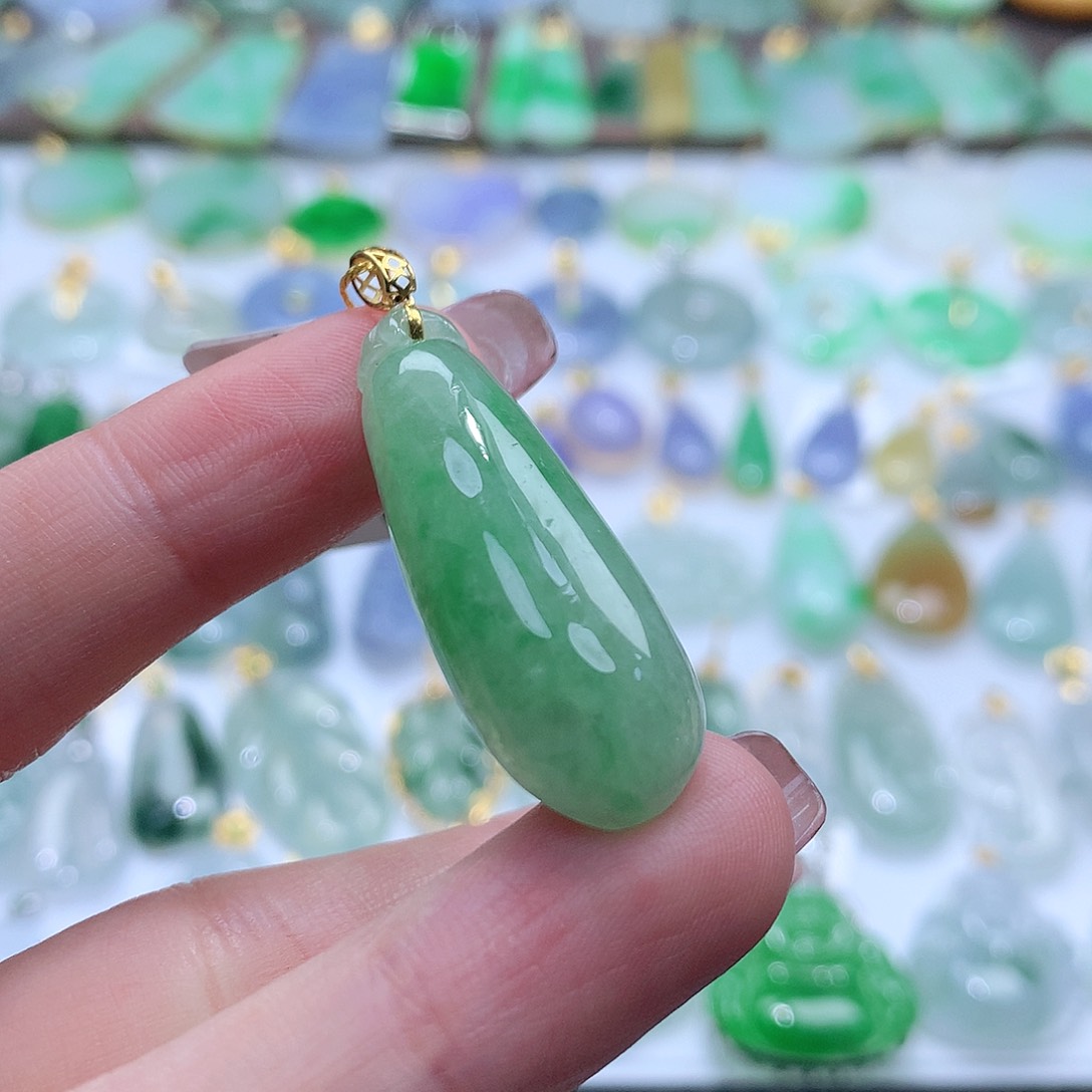 翡翠颈饰未镶嵌翡翠