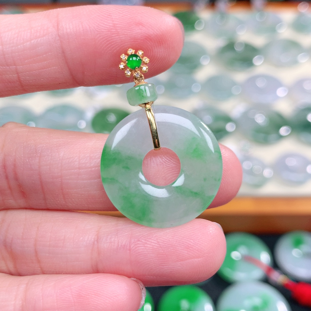 翡翠18K金镶嵌颈饰天然缅甸翡翠