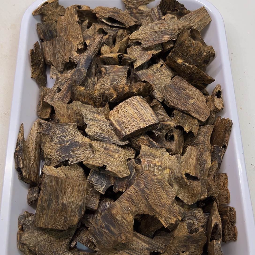 沉香沉香碎屑透顶绿老料100克