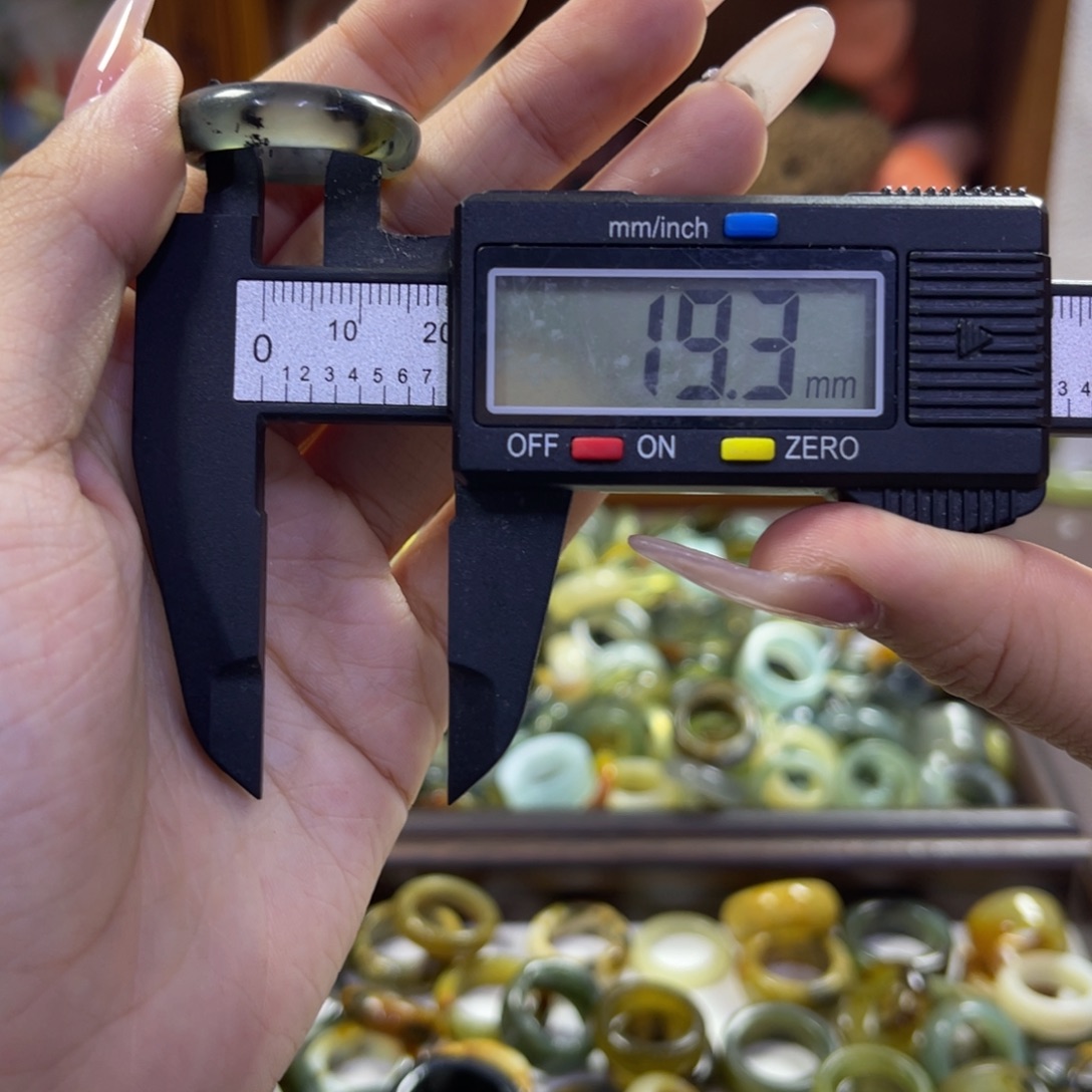 蛇纹石玉未镶嵌手镯28