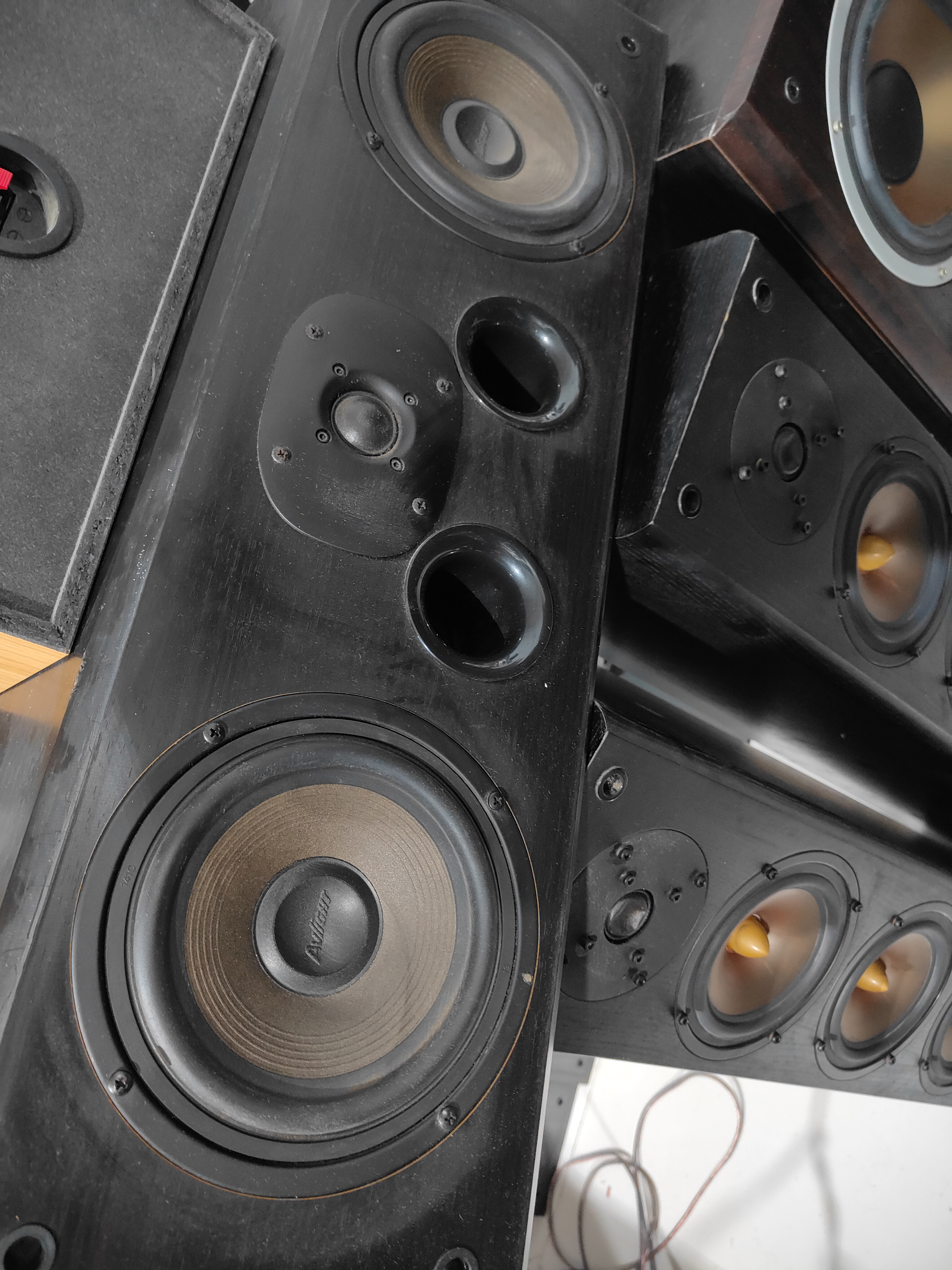 8新  不包邮，中置音响一只