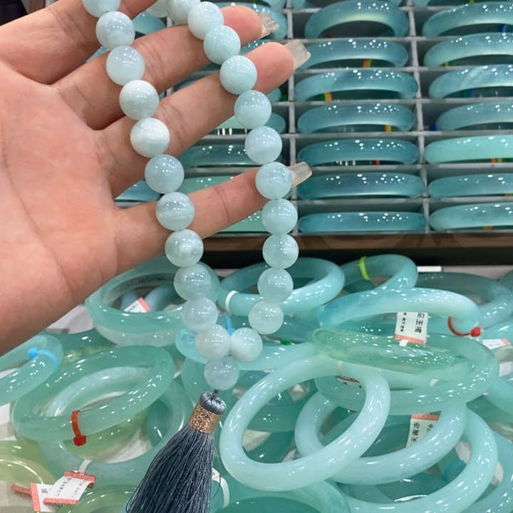 蛇纹石玉手持未镶嵌