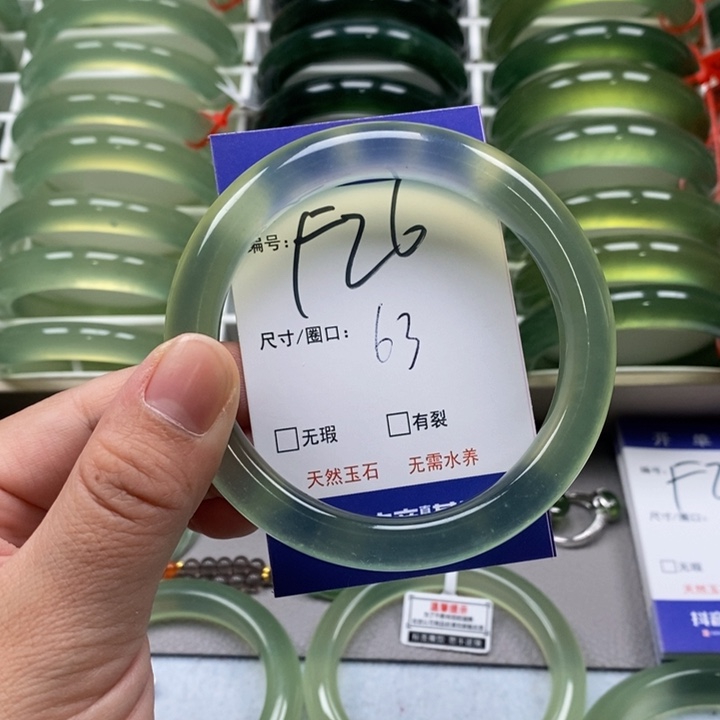 蛇纹石玉手镯未镶嵌张**妮