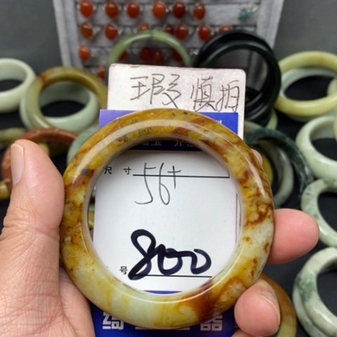 蛇纹石玉手镯未镶嵌