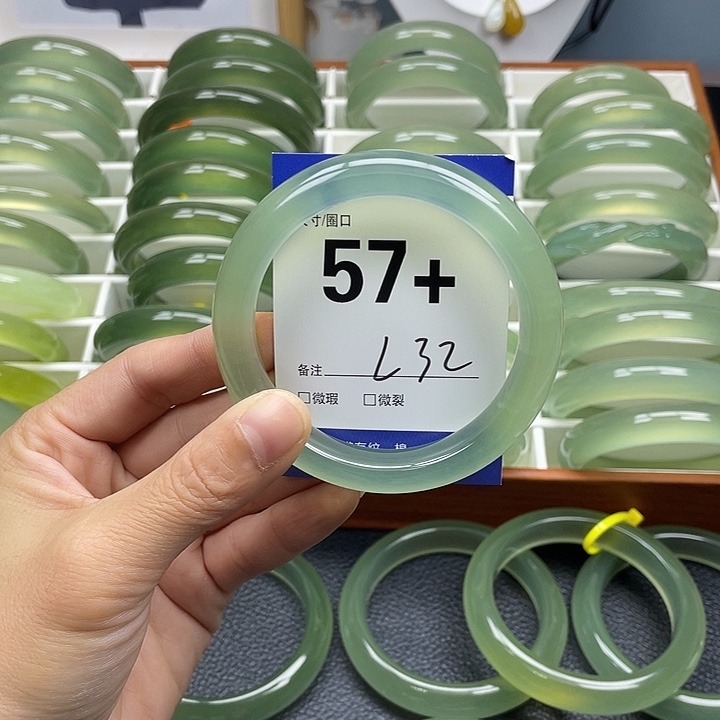 清***漓蛇纹石玉未镶嵌手镯