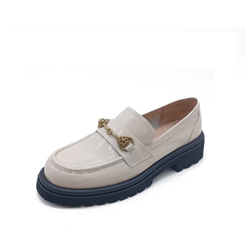 伊伴秋金属扣舒适简约单鞋乐福鞋B23410707