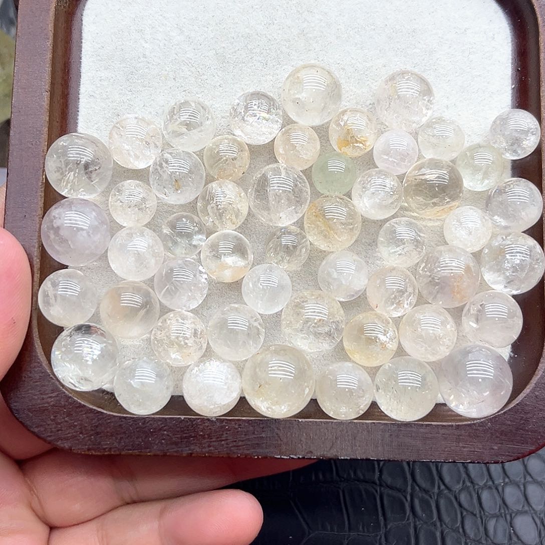 水晶珠宝半成品未镶嵌8 绿兔毛、胶花球10-15mm（一盘）