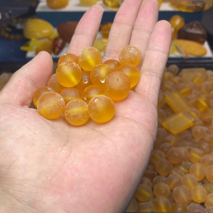 未镶嵌琥珀珠宝奇石