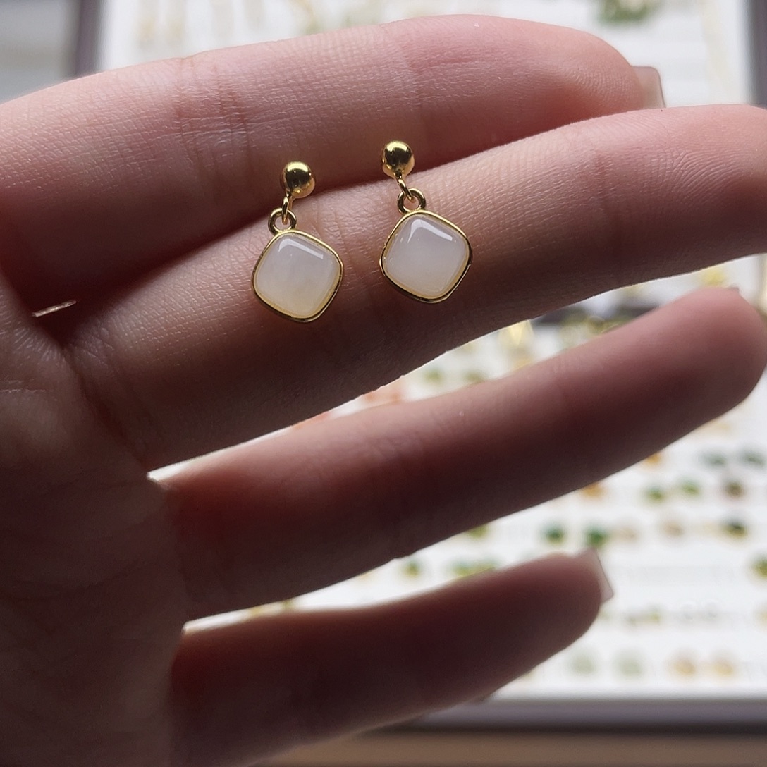 和田玉未镶嵌耳饰