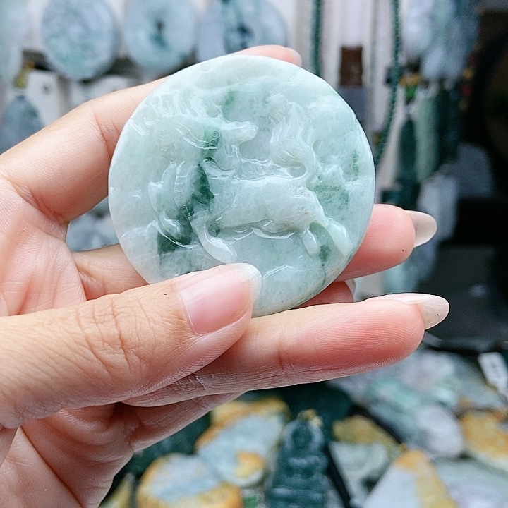 颈饰足铂镶嵌翡翠翡翠