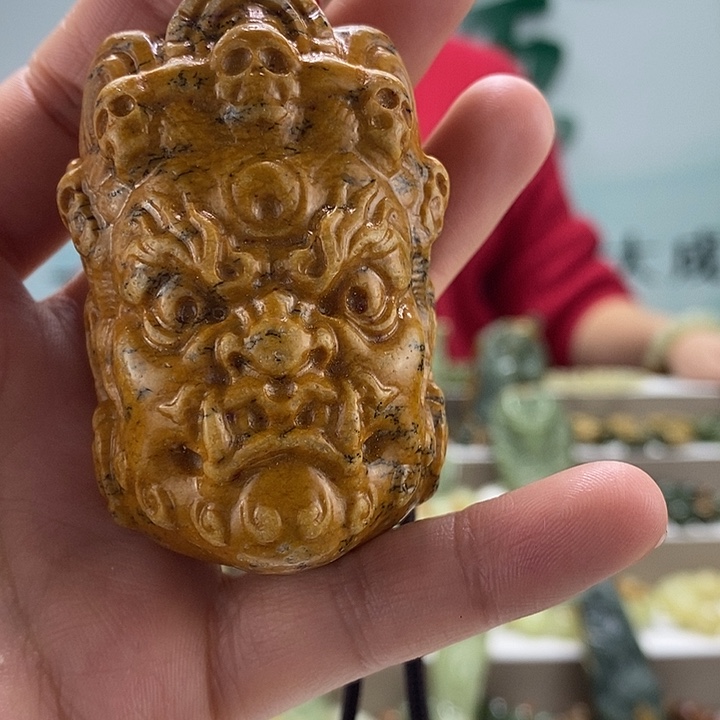 透闪石质玉把件未镶嵌有瑕