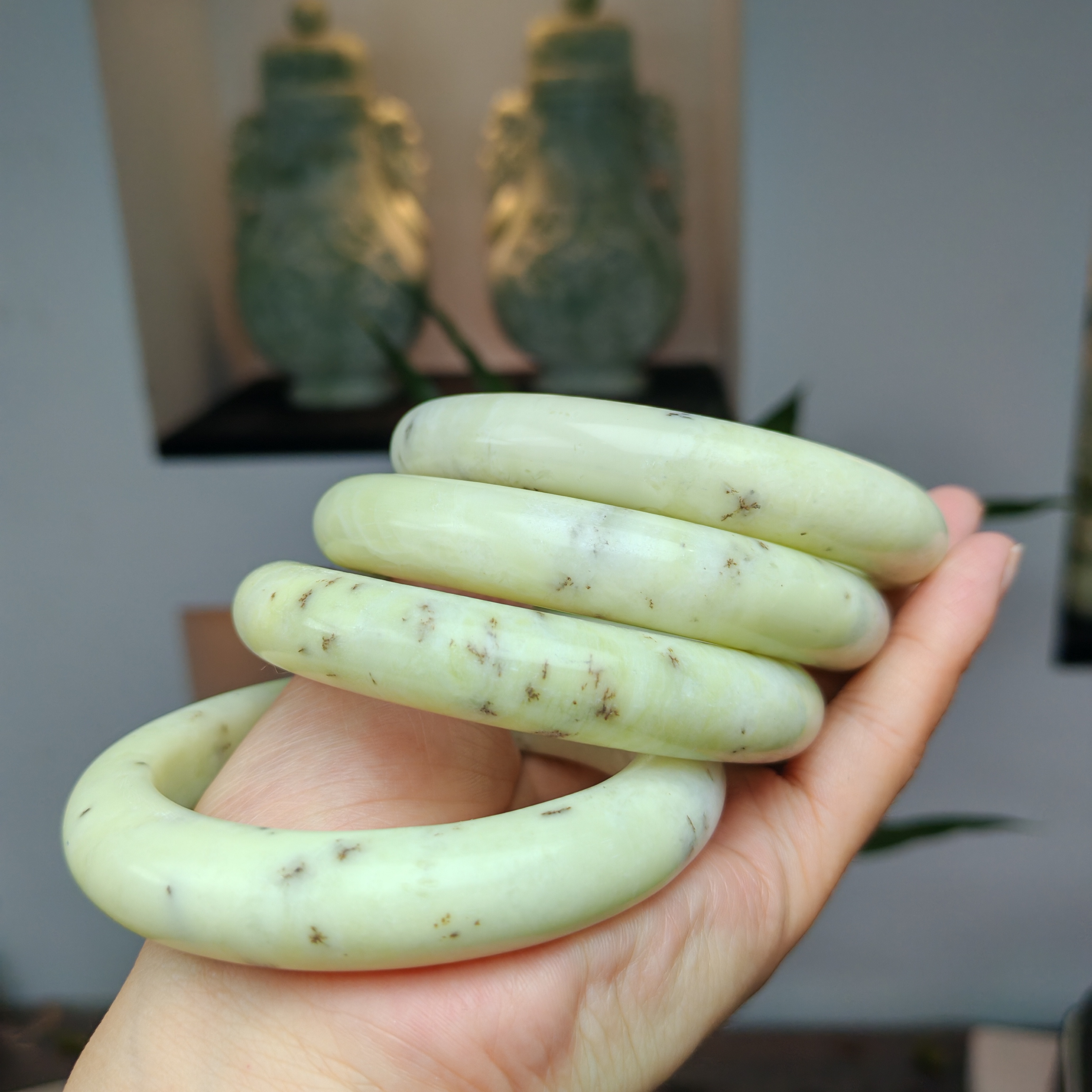 天然岫玉精美飘金钱草手镯（随机发货，其中一个）