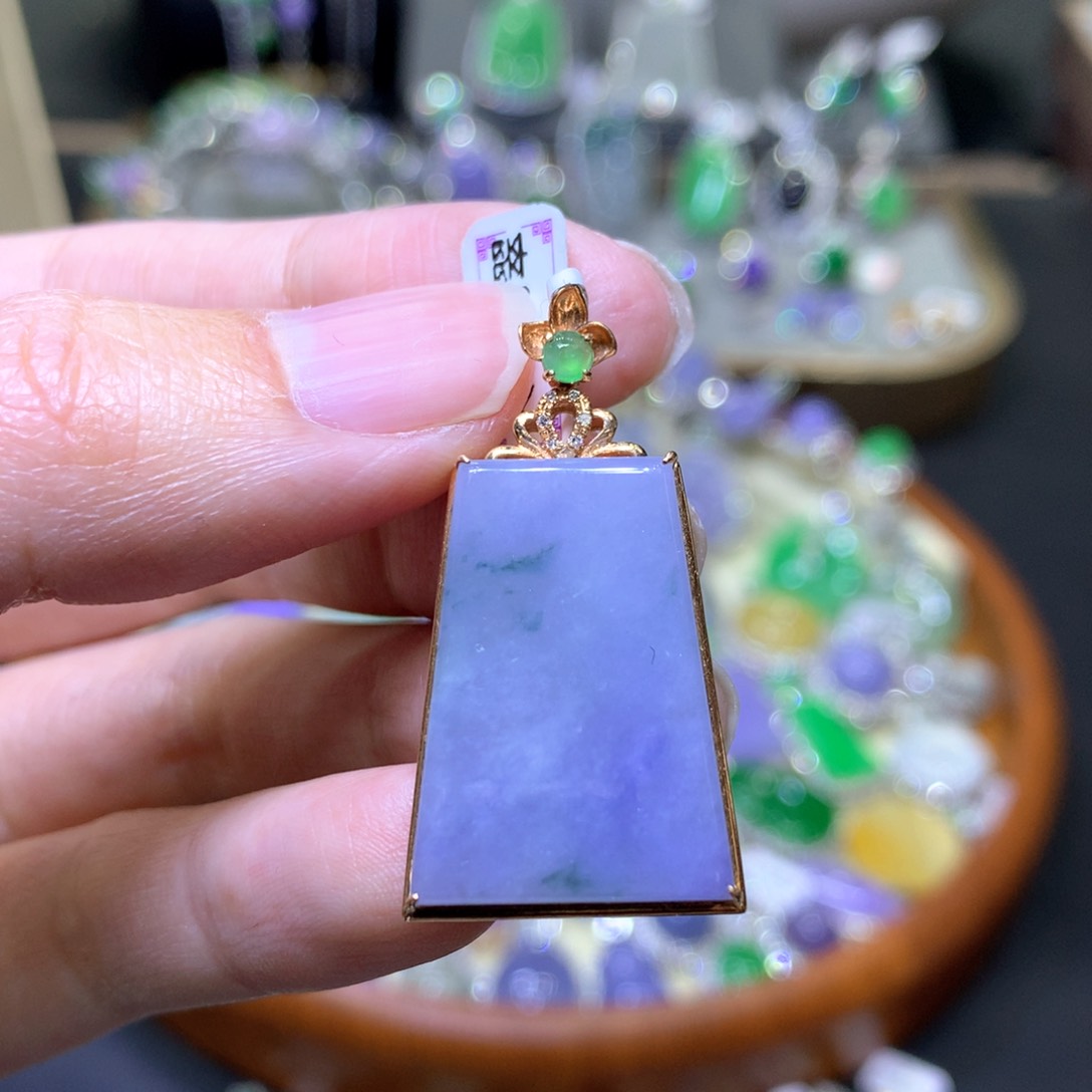 【闪购商品】翡翠颈饰18K金镶嵌翡翠吊坠项链