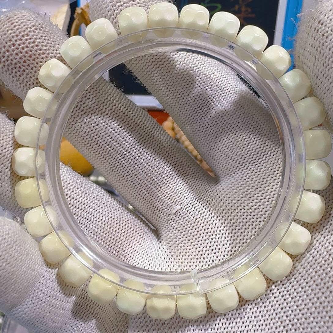 白玉菩提手串爱***容精工雕刻无相奶酪白玉菩提
