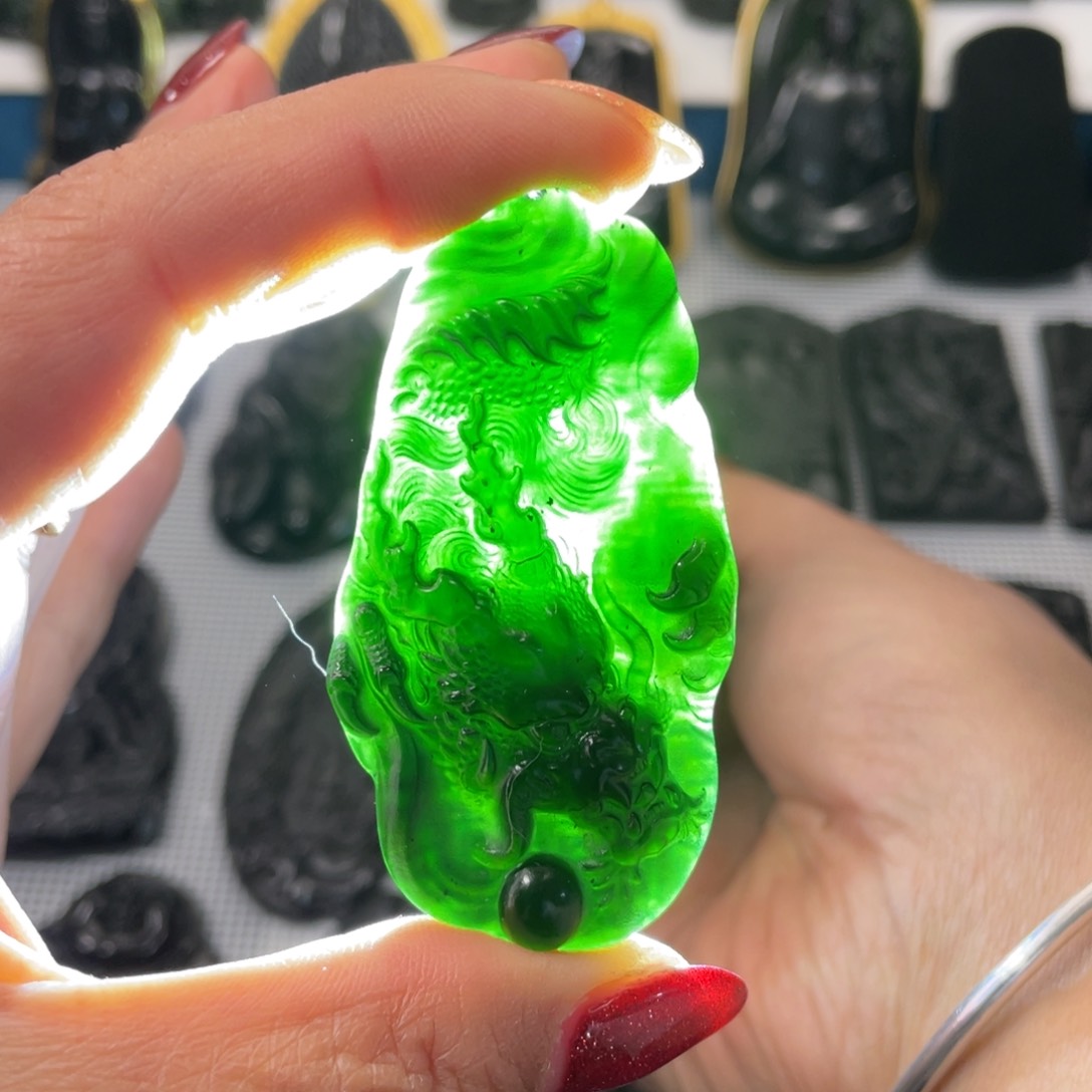 蛇纹石玉吊坠未镶嵌