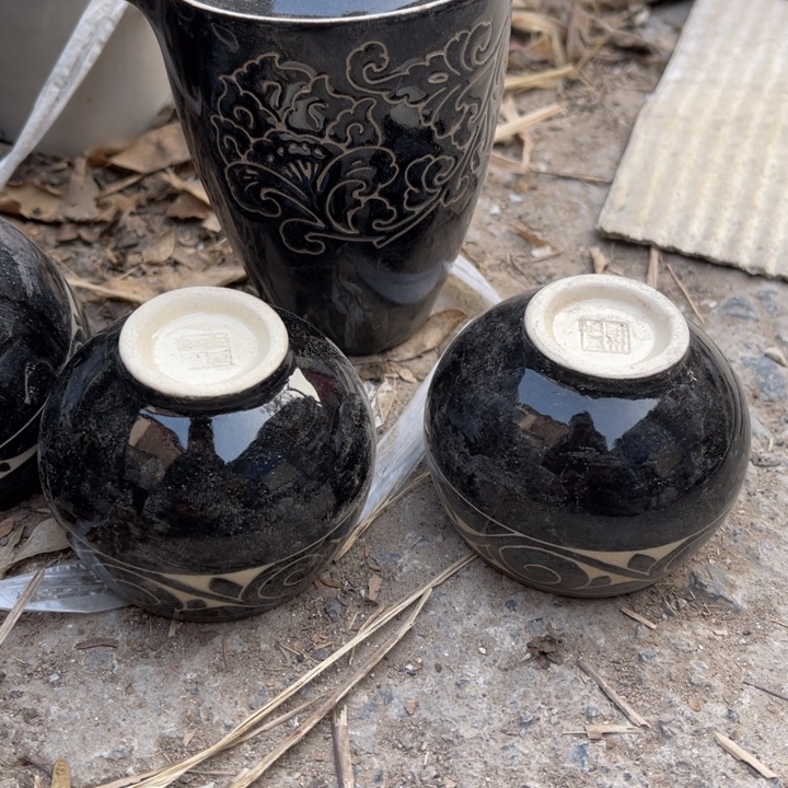 陶库存瓷器剃刻大缠枝莲俩杯子