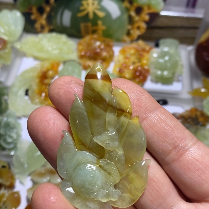 蛇纹石玉未镶嵌颈饰