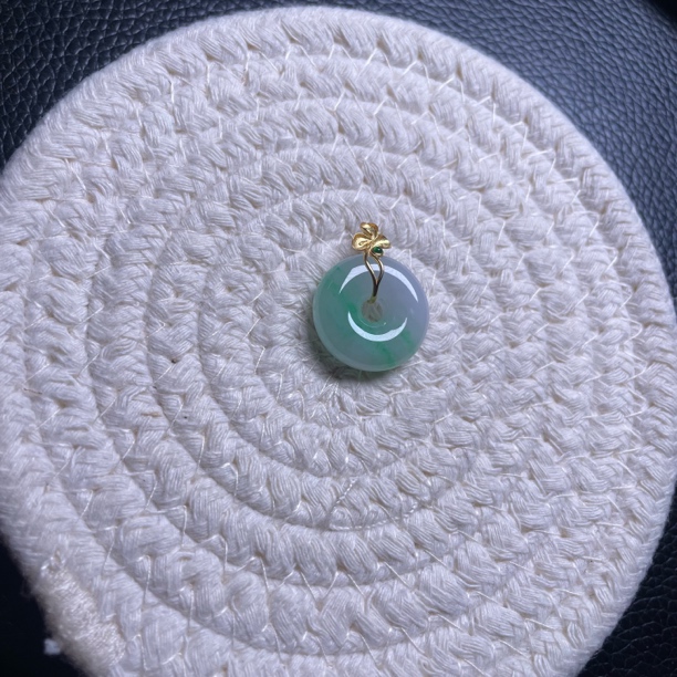 天然A货翡翠18K金镶嵌老坑冰种飘绿平安扣甜甜圈尺寸：裸石18*5.8