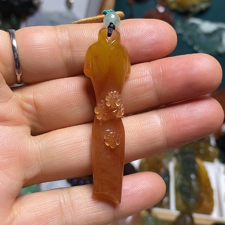 翡翠未镶嵌吊坠(赠链)