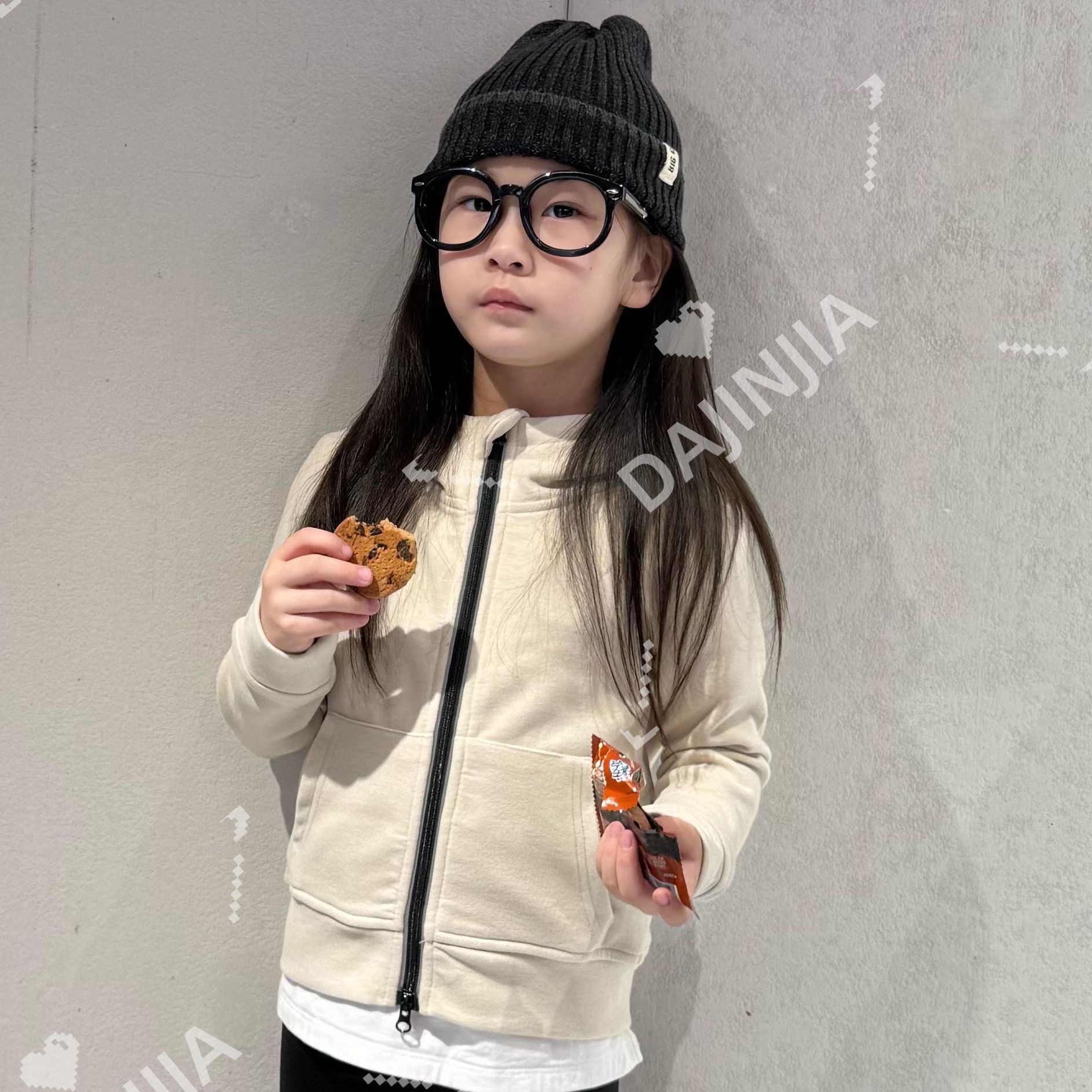 童装新款修身卫衣外套巨舒服幼儿园百搭拉链外套米色上衣