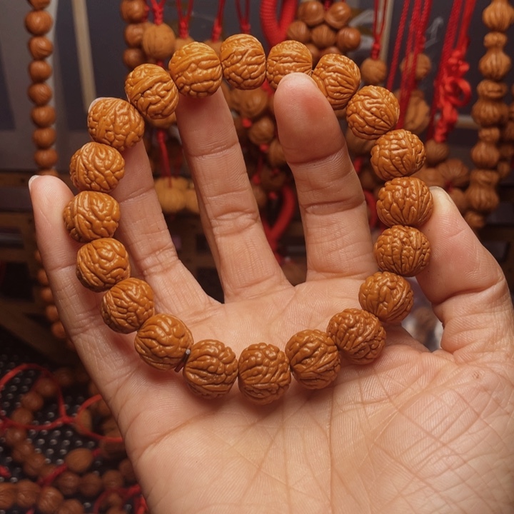 木质类龙纹桃枭挂件