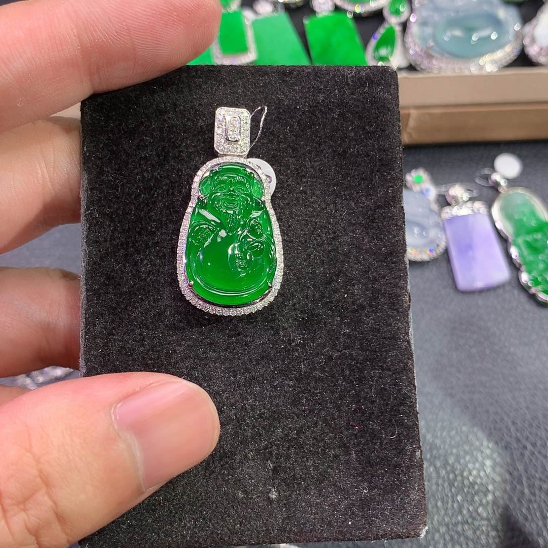 翡翠18K金镶嵌吊坠(赠链)酷****?
