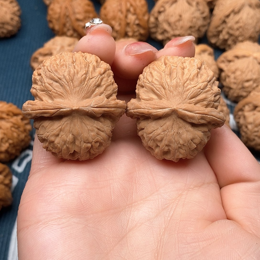 文玩核桃吊坠金锭元宝