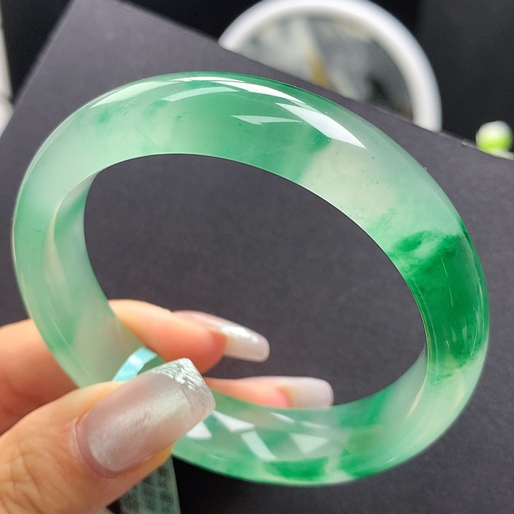 未镶嵌手镯石英质玉