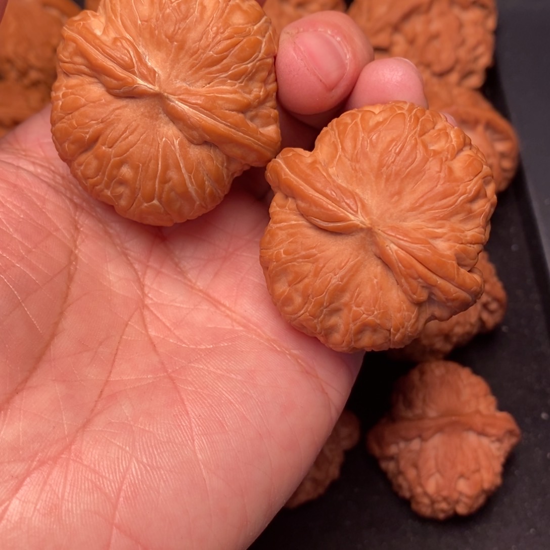 文玩核桃吊坠三****}元宝