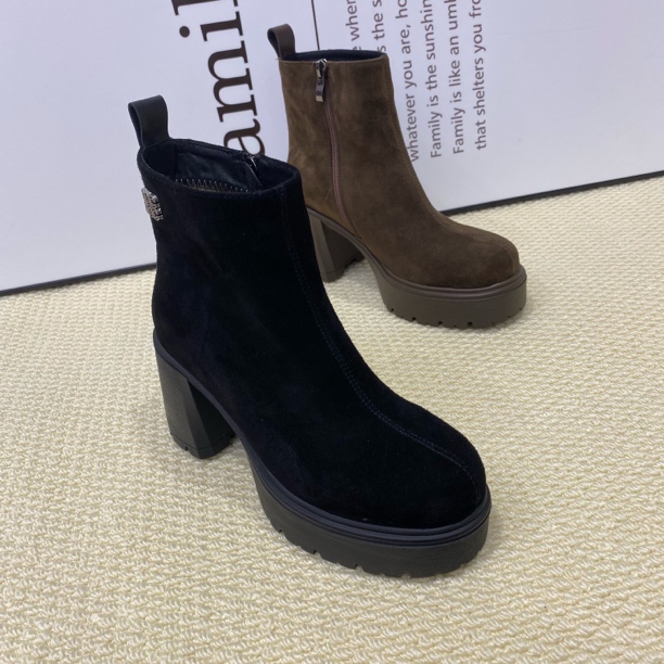 2025秋冬新款羊精皮小圆头防水台粗跟时尚气质短靴