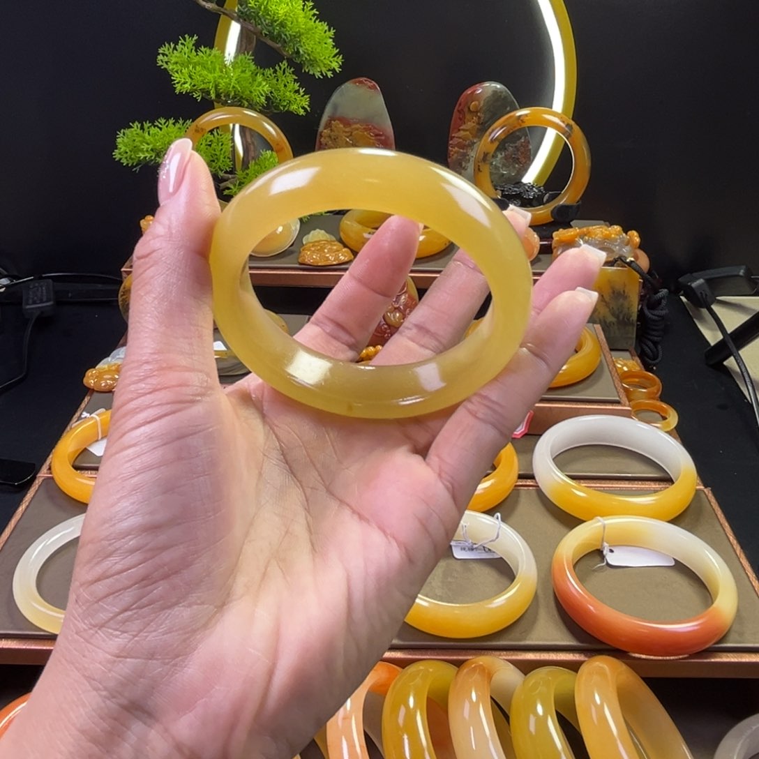 未镶嵌手镯石英质玉