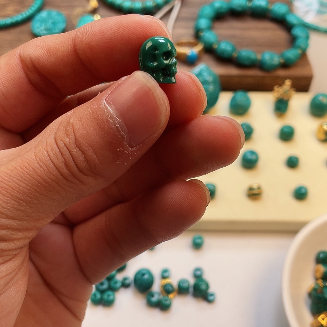 绿松石颈饰未镶嵌