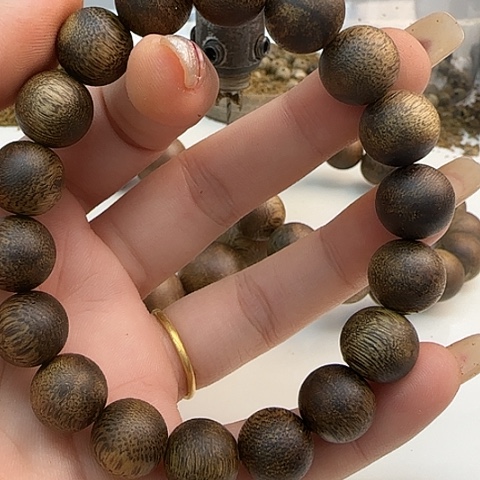 沉香手串乌身老料1.2 11克➕98  99沉