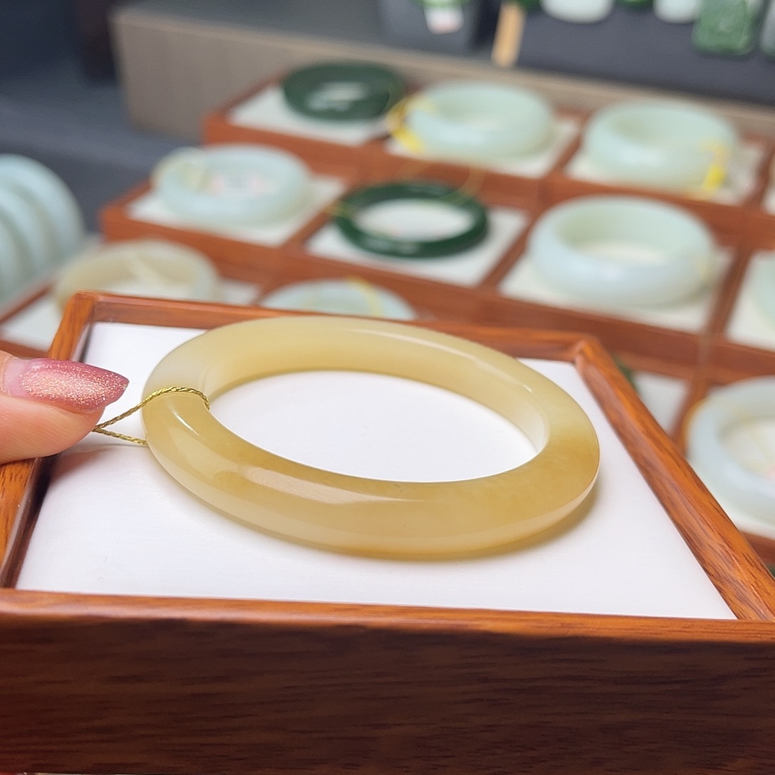 和田玉未镶嵌手镯51