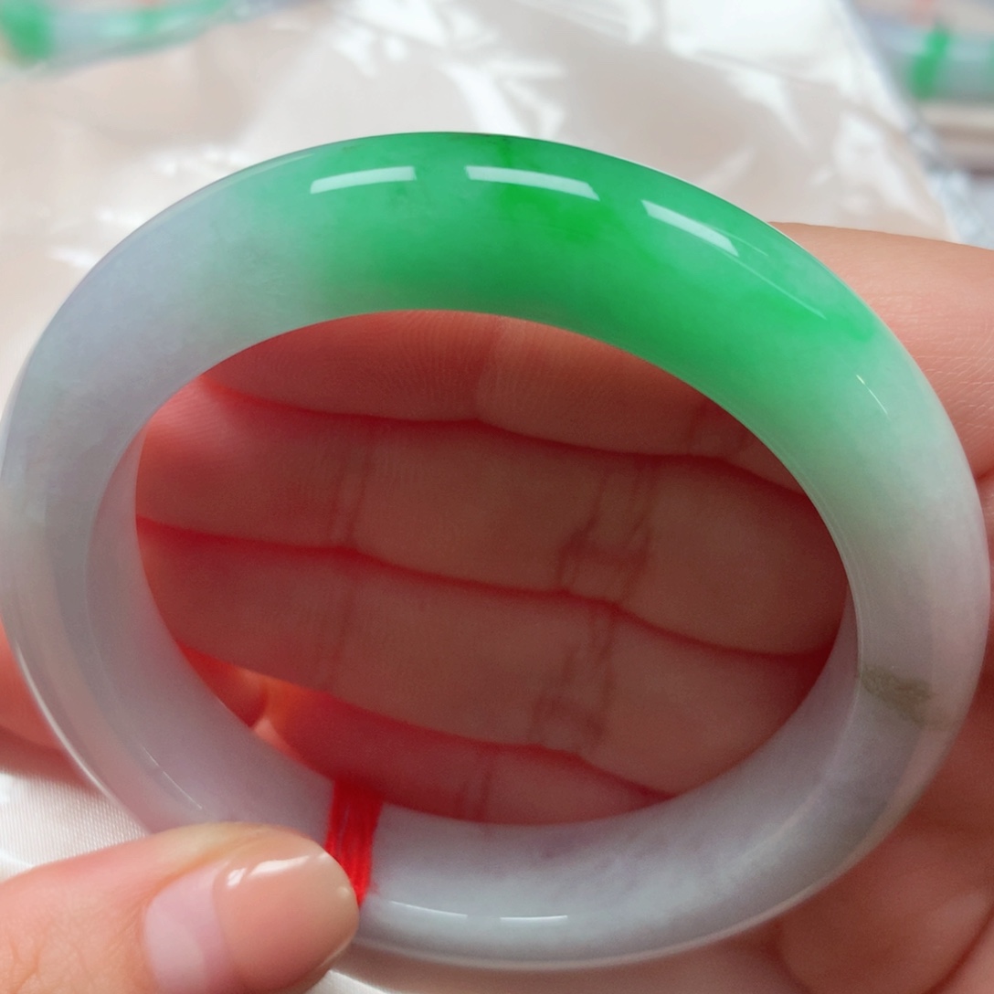 翡翠未镶嵌手镯42辣阳绿