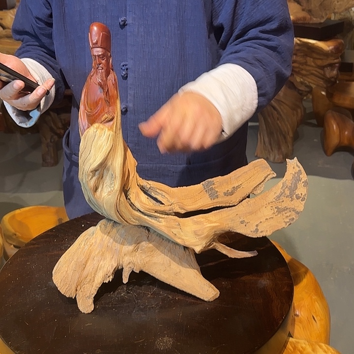 苏东坡崖柏雕塑老作品