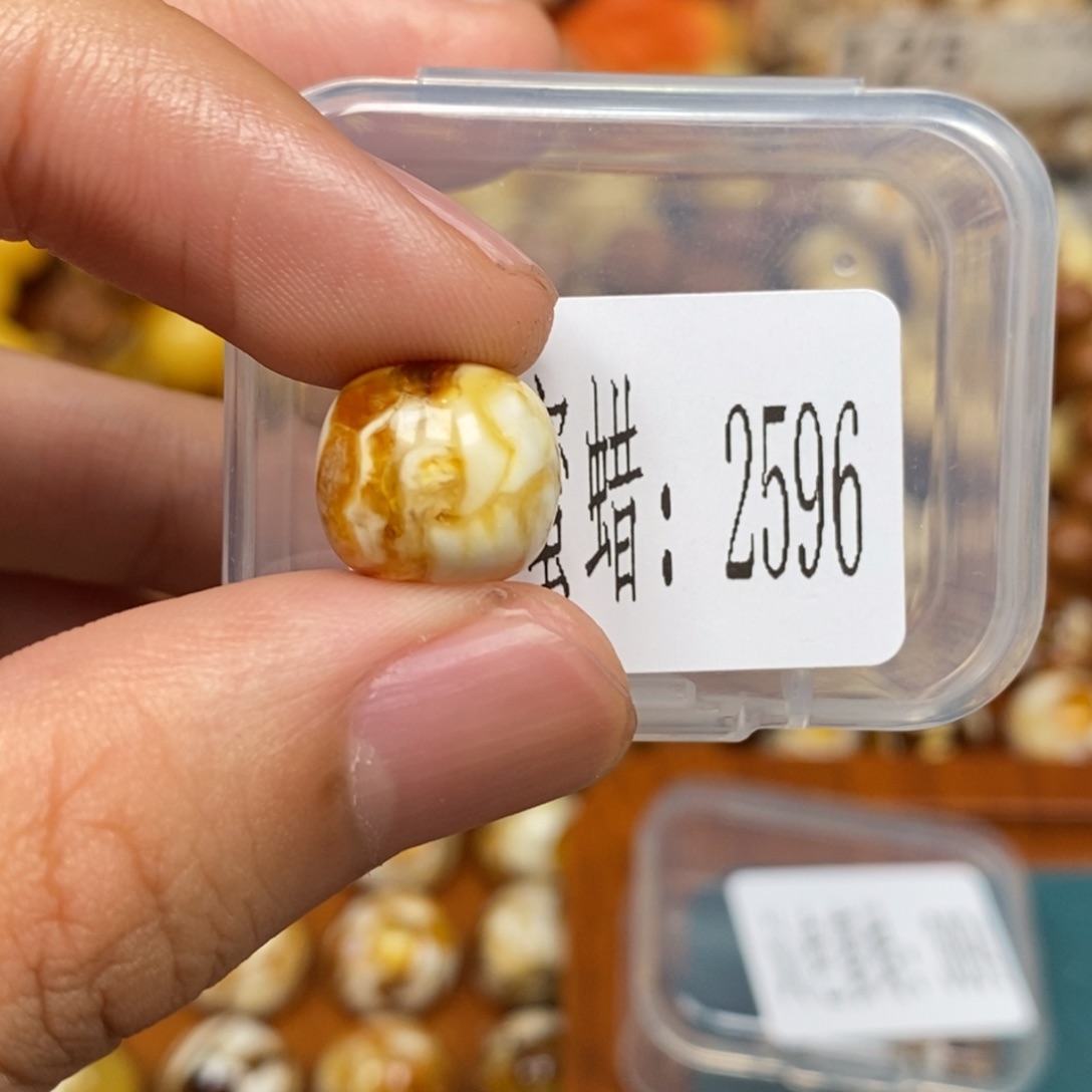 蜜蜡未镶嵌珠宝奇石2596