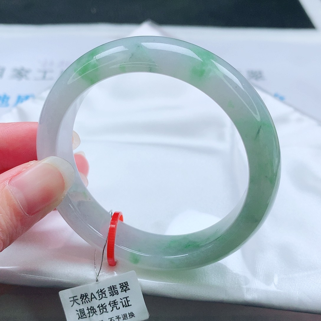 翡翠手镯未镶嵌53圈