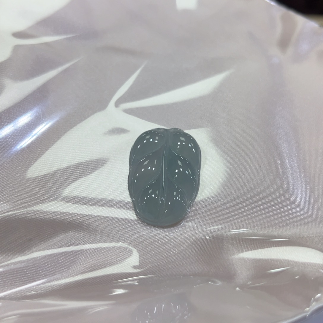 不***糖翡翠未镶嵌颈饰冰叶子