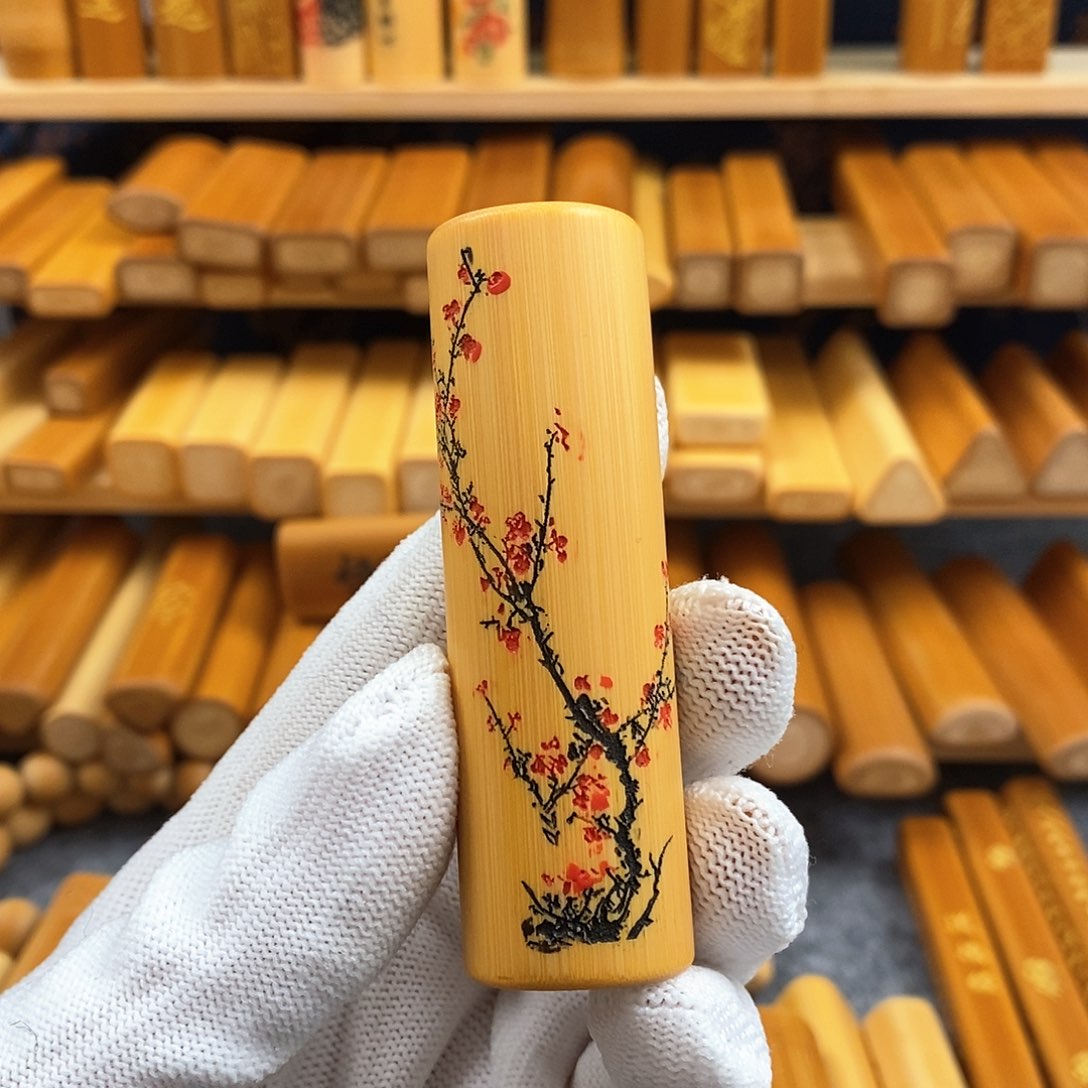 竹实心竹黄皮雕刻梅花