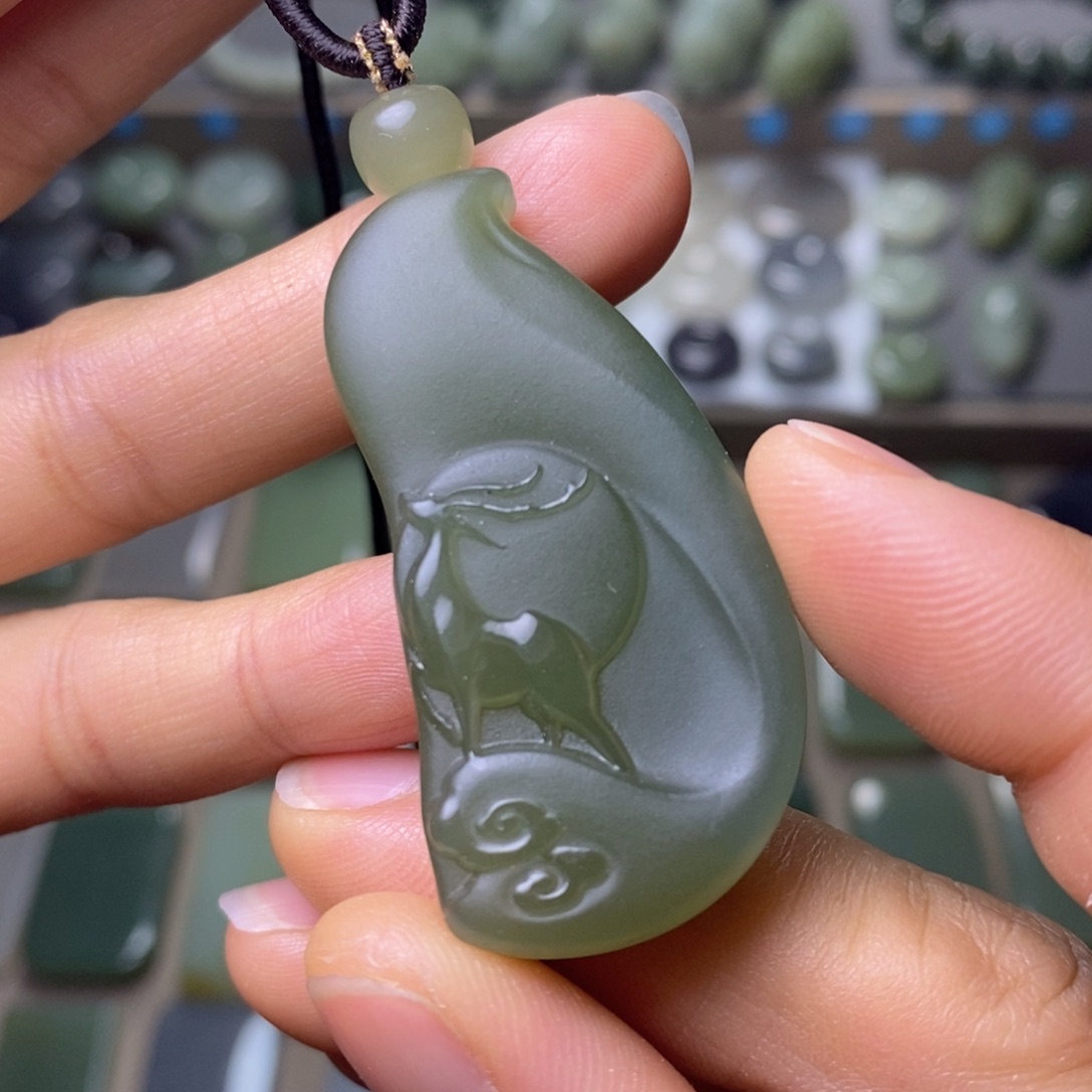 和田玉未镶嵌颈饰