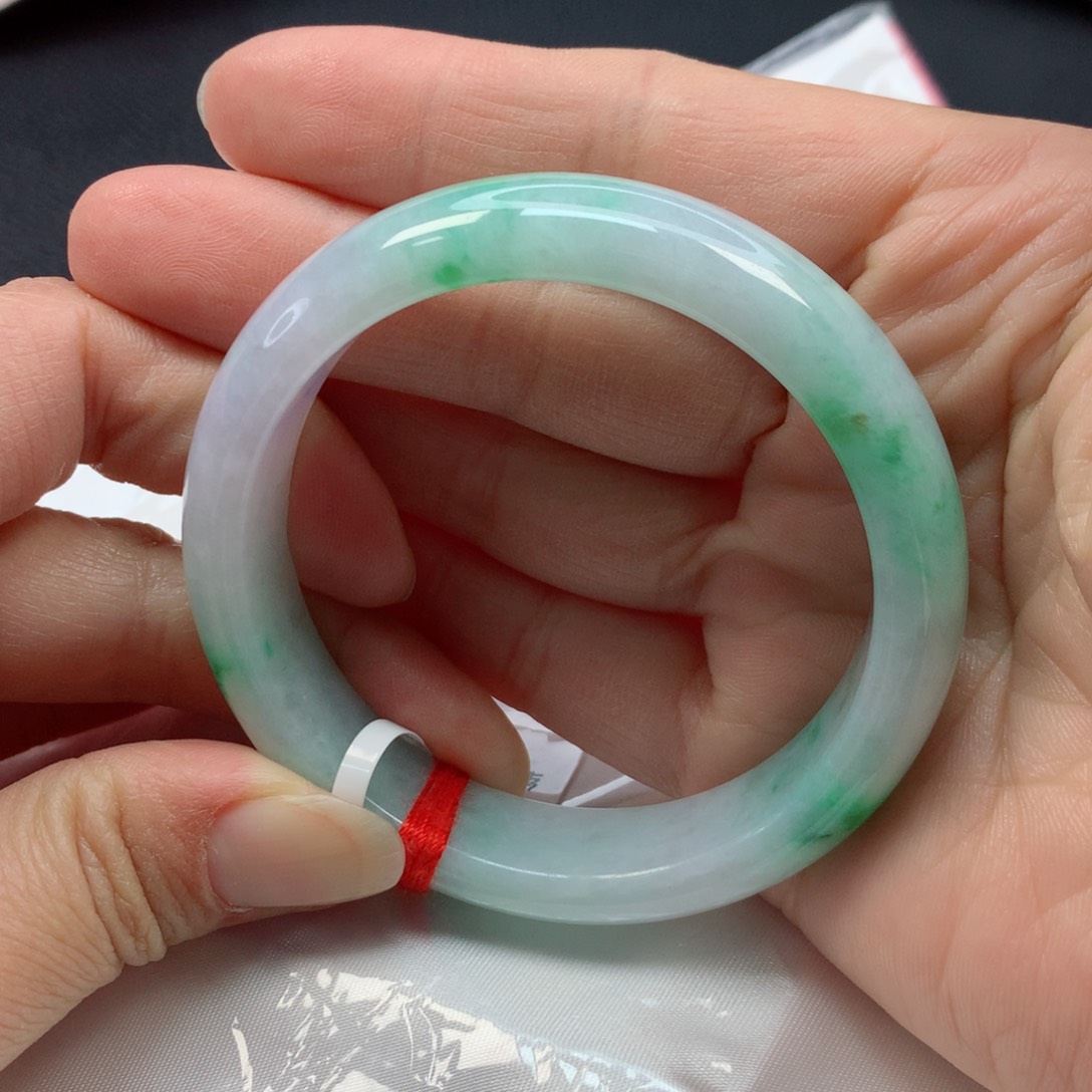 翡翠手镯未镶嵌54圈
